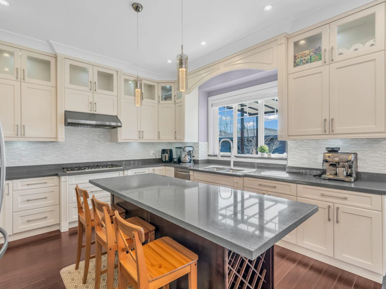 337 E 17th Street, North Vancouver, BC, V7L 2W1 - 9