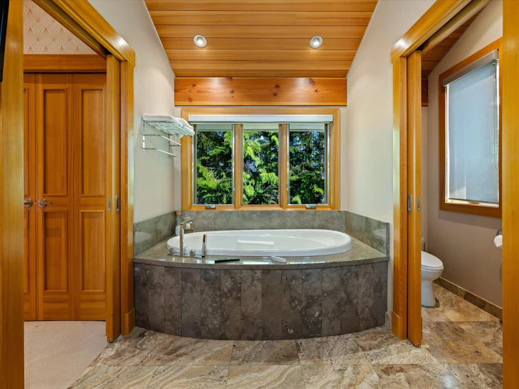 2341 Gondola Way, Whistler, BC, V8E 0N2 - 23