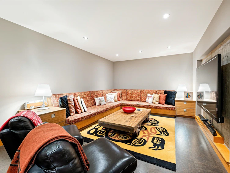 2341 Gondola Way, Whistler, BC, V8E 0N2 - 34