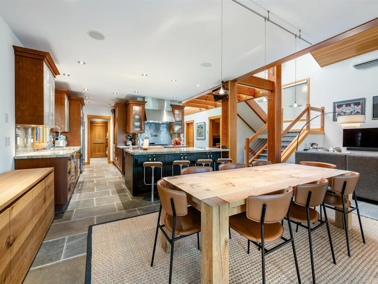2341 Gondola Way, Whistler, BC, V8E 0N2 - 4