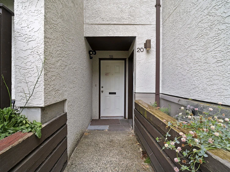 18-385 Ginger Drive, New Westminster, BC, V3L 5L6 - 2