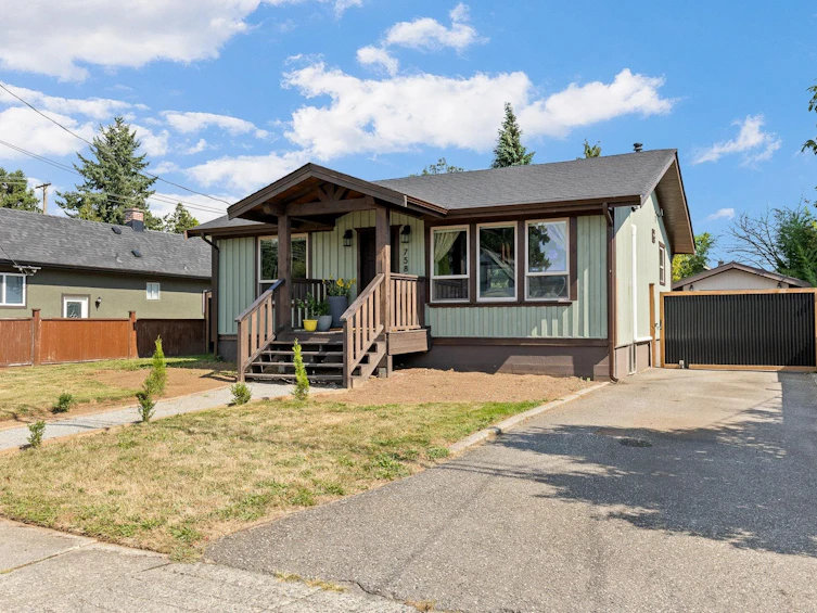7582 Dunsmuir Street, Mission, BC, V2V 4B4 - 2