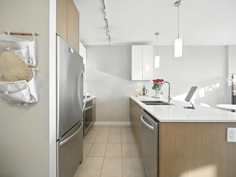 1007-6951 Elmbridge Way, Richmond, BC, V7C 0A4 - 7