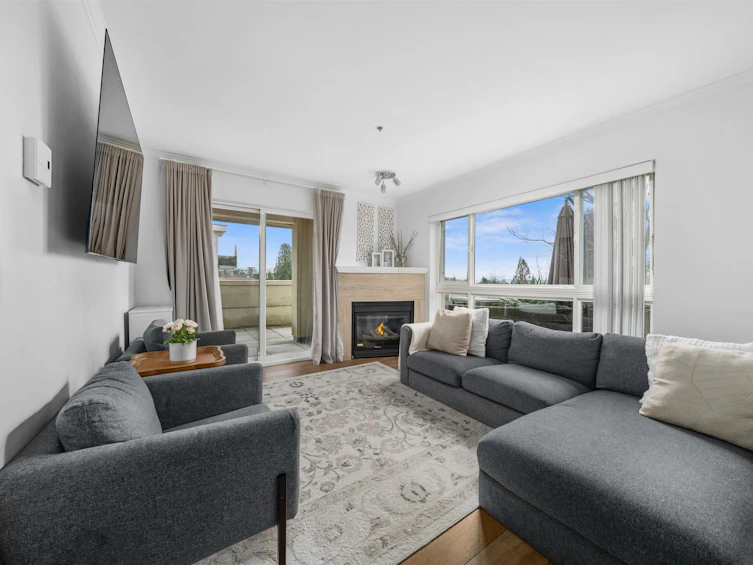 301-22230 North Avenue, Maple Ridge, BC, V2X 2L5 - 2