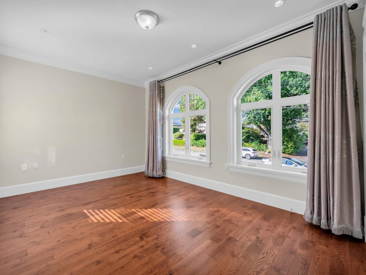 6680 Winch Street, Burnaby, BC, V5B 2L6 - 26