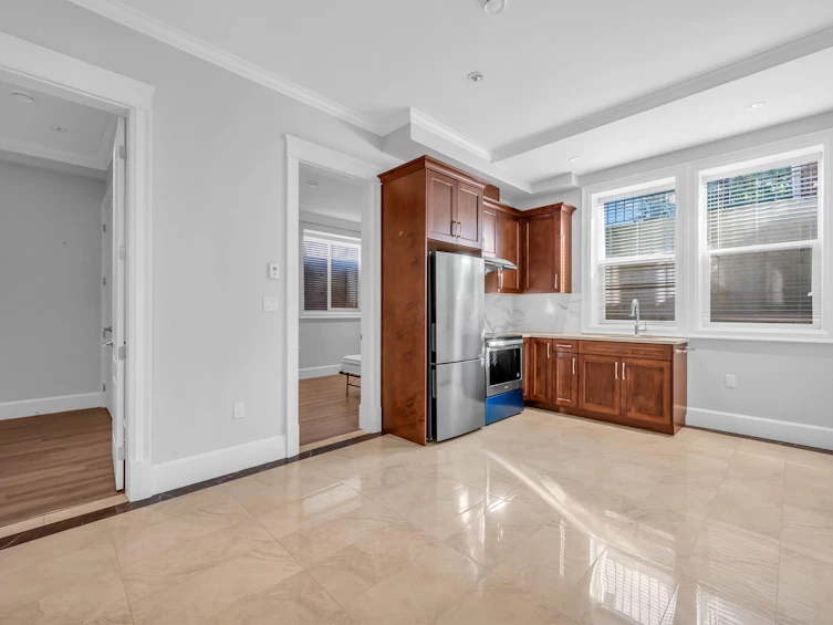 6680 Winch Street, Burnaby, BC, V5B 2L6 - 34