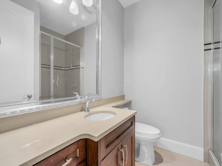 6680 Winch Street, Burnaby, BC, V5B 2L6 - 35