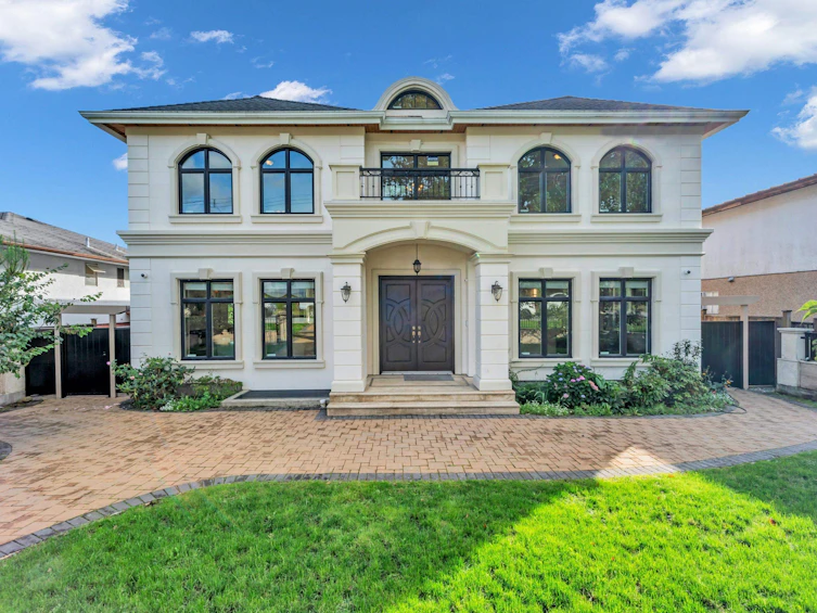 6680 Winch Street, Burnaby, BC, V5B 2L6