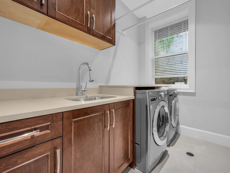 6680 Winch Street, Burnaby, BC, V5B 2L6 - 29