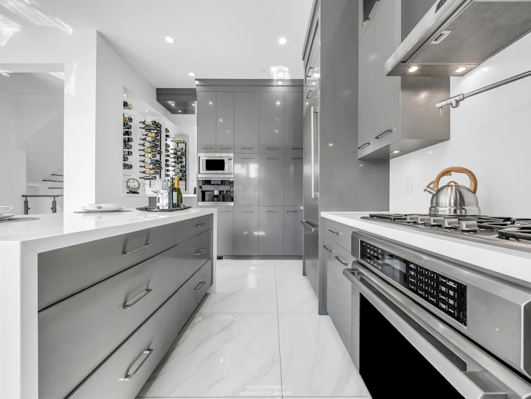 90 W 27th Avenue, Vancouver, BC, V5Y 2K3 - 8