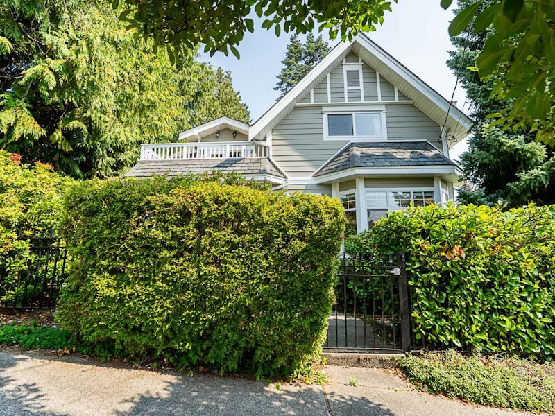 809 Fourteenth Street, New Westminster BC V3M 4P5