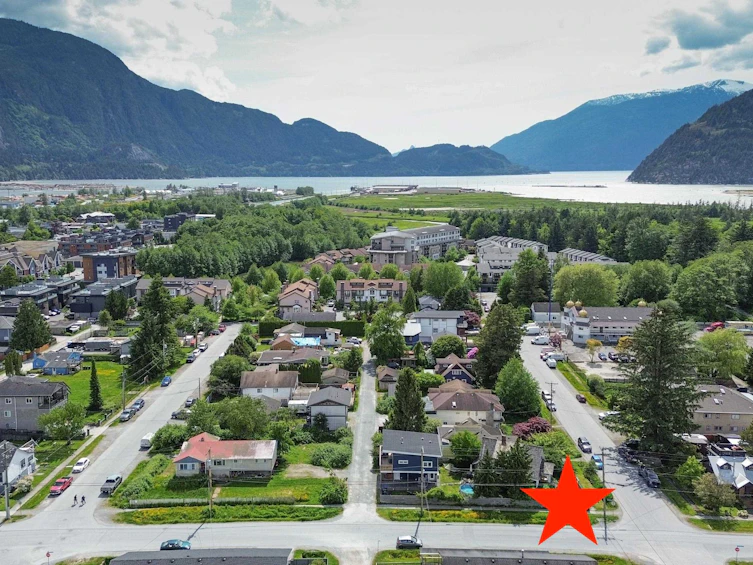 37992 Fifth Avenue, Squamish, BC, V8B 0B3 - 2