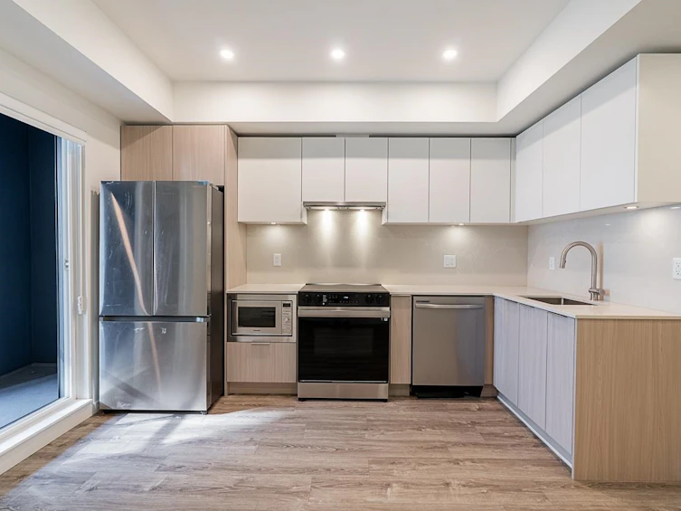 E302-10829 140 Street, Surrey, BC, V3R 0H4 - 8