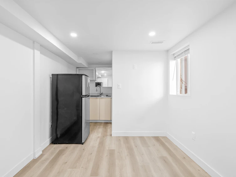 1722 E 41st Avenue, Vancouver, BC, V5P 1K6 - 22