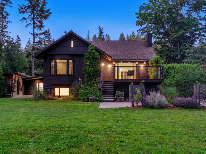 3514 Beach Avenue, Roberts Creek BC