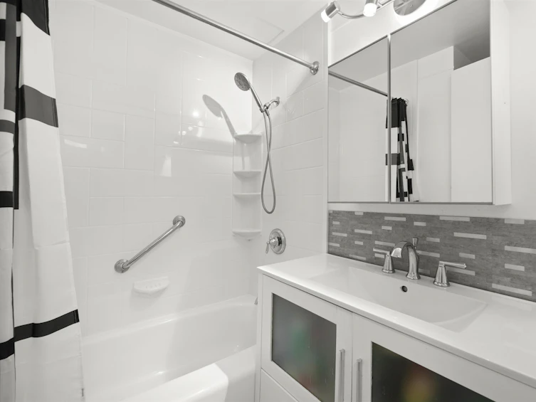 102-708 Eighth Avenue, New Westminster, BC, V3M 2R3 - 12