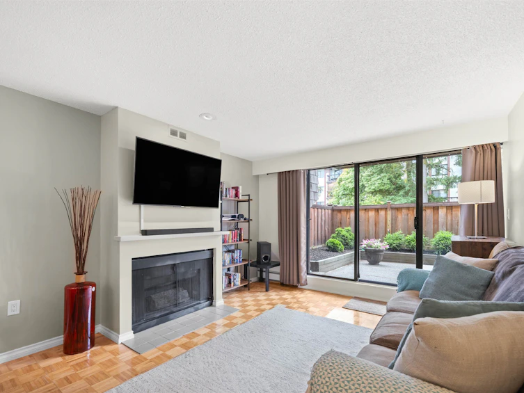 102-708 Eighth Avenue, New Westminster, BC, V3M 2R3 - 2
