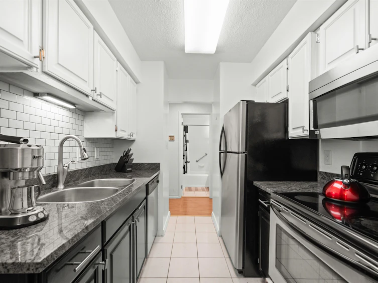 102-708 Eighth Avenue, New Westminster, BC, V3M 2R3 - 8