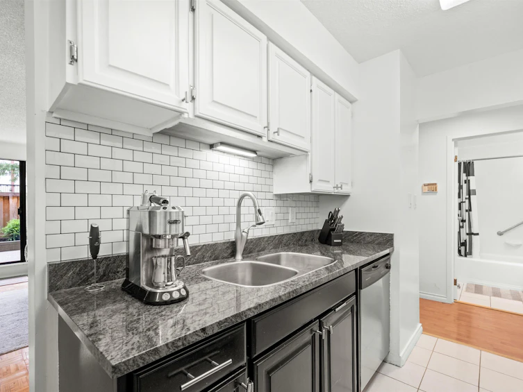 102-708 Eighth Avenue, New Westminster, BC, V3M 2R3 - 7