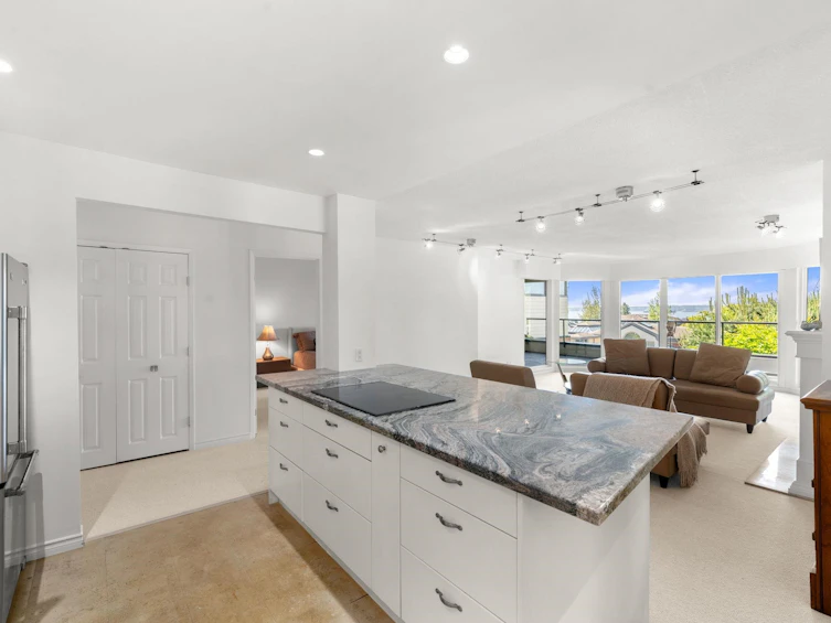 201-2408 Haywood Avenue, West Vancouver, BC, V7V 1Y1 - 11