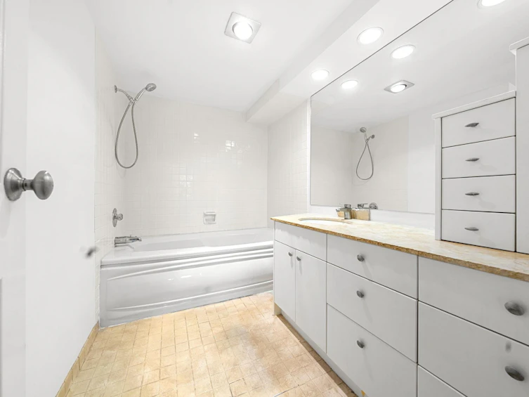 201-2408 Haywood Avenue, West Vancouver, BC, V7V 1Y1 - 23