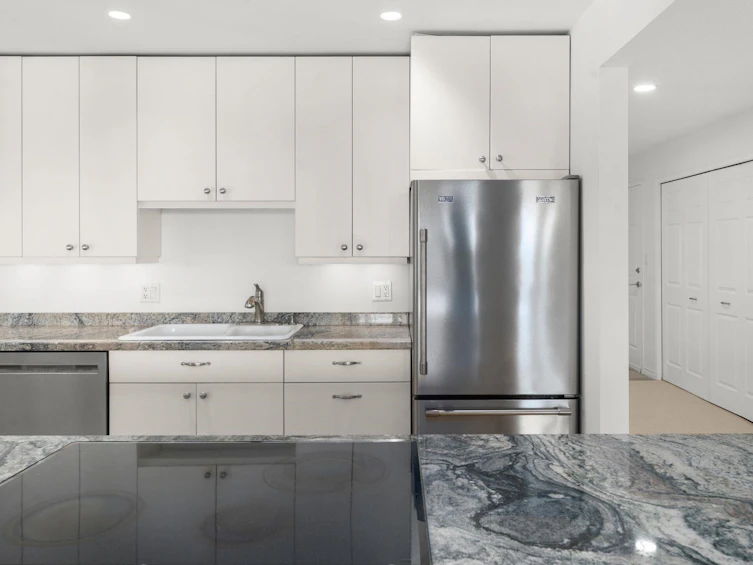 201-2408 Haywood Avenue, West Vancouver, BC, V7V 1Y1 - 9