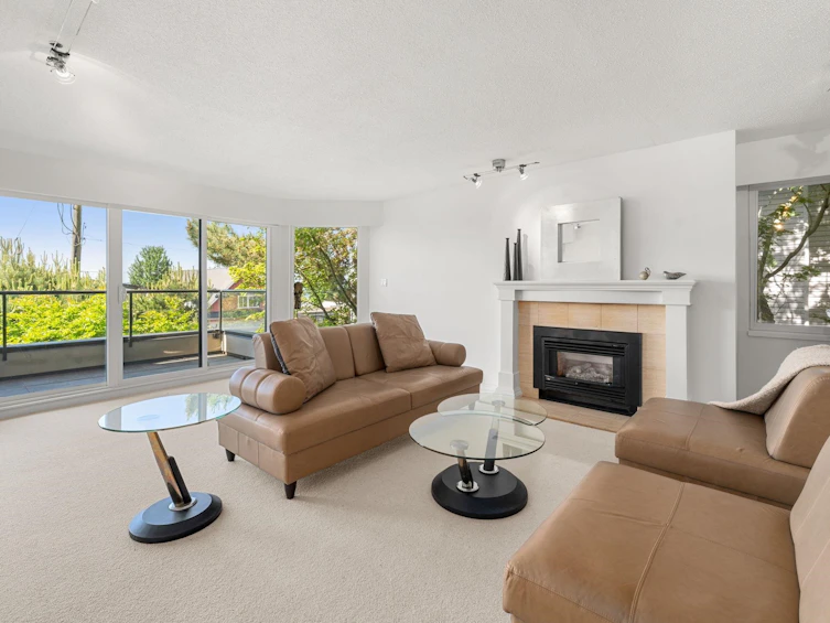 201-2408 Haywood Avenue, West Vancouver, BC, V7V 1Y1 - 2