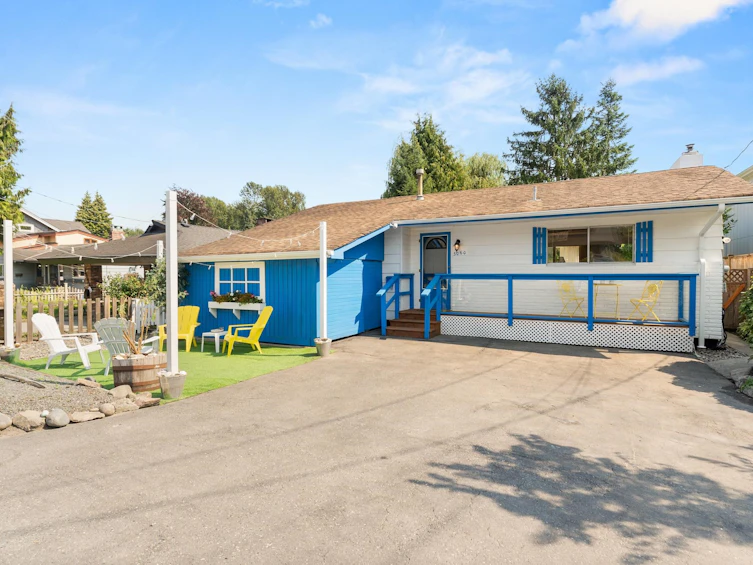 3060 Mcbride Avenue, Surrey, BC, V4A 3H1