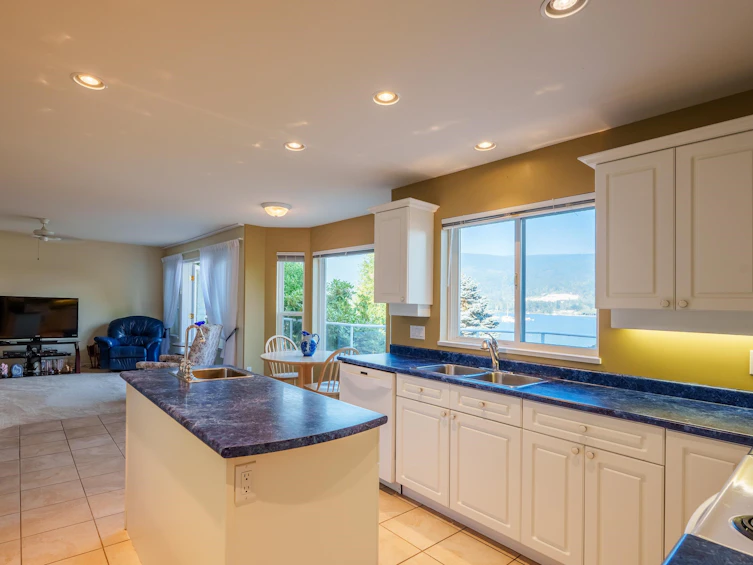 5883 Spray Street, Sechelt, BC, V7Z 0L7 - 10