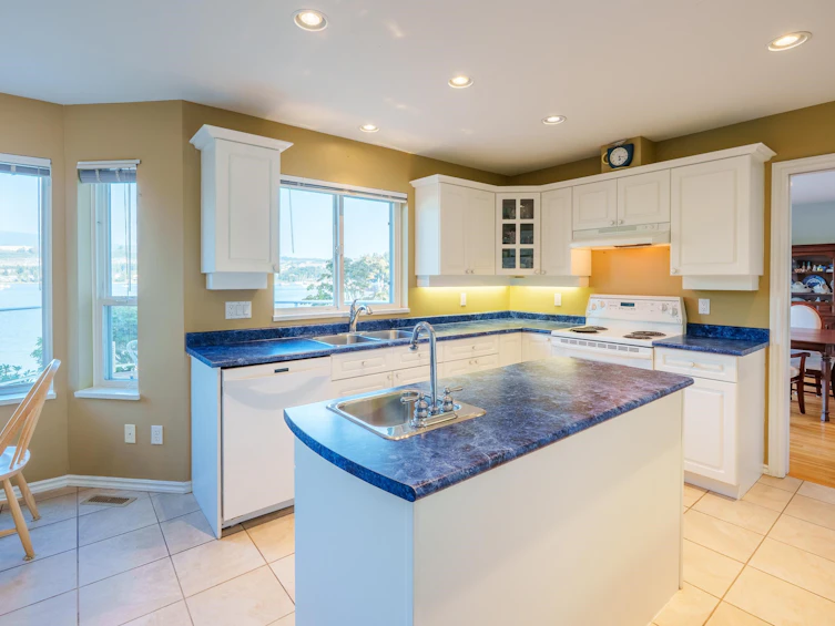 5883 Spray Street, Sechelt, BC, V7Z 0L7 - 11