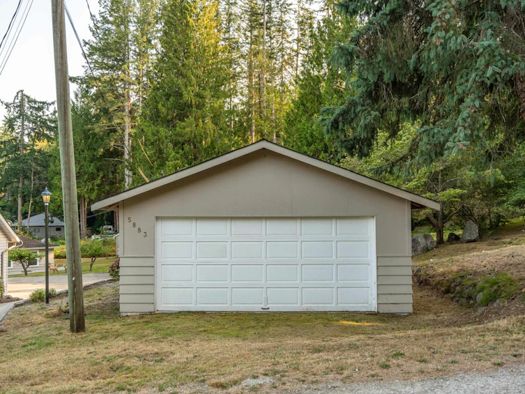 5883 Spray Street, Sechelt, BC, V7Z 0L7 - 5