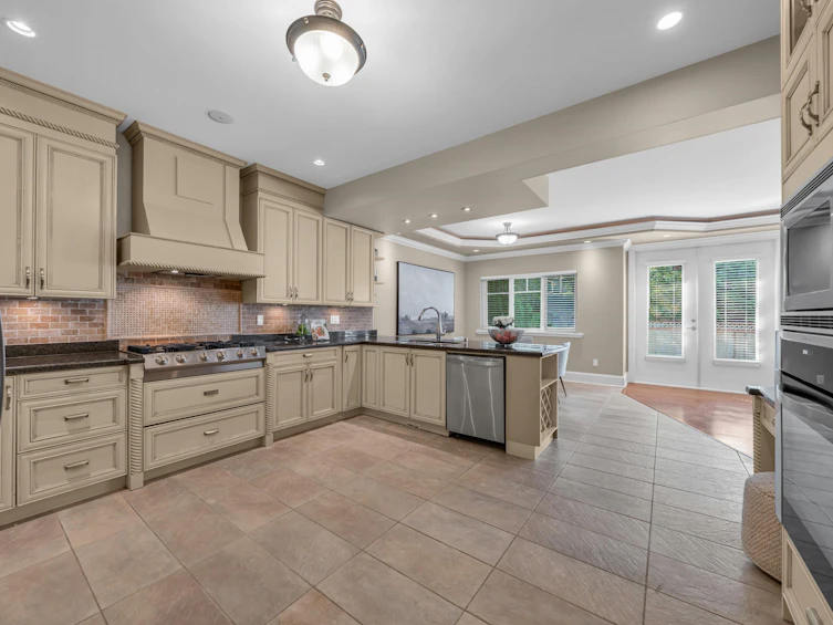 843 Canyon Boulevard, North Vancouver, BC, V7R 2J7 - 13
