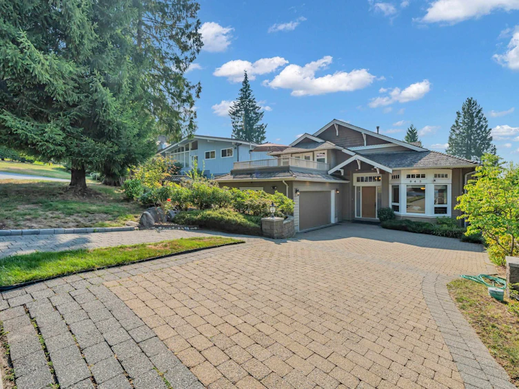 843 Canyon Boulevard, North Vancouver, BC, V7R 2J7 - 2