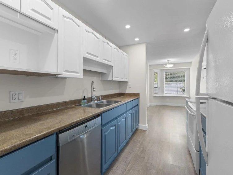 8-46191 Cessna Drive, Chilliwack, BC, V2P 1A7 - 11