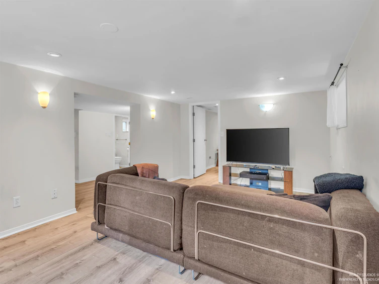 251 E 21st Avenue, Vancouver, BC, V5V 1P9 - 28