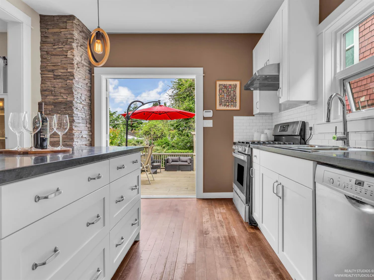 251 E 21st Avenue, Vancouver, BC, V5V 1P9 - 9