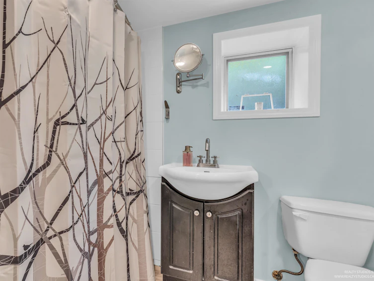 251 E 21st Avenue, Vancouver, BC, V5V 1P9 - 31