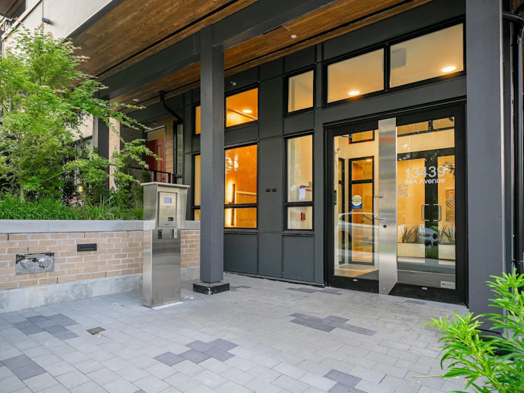 606-13439 94a Avenue, Surrey, BC, V3V 0G9 - 13