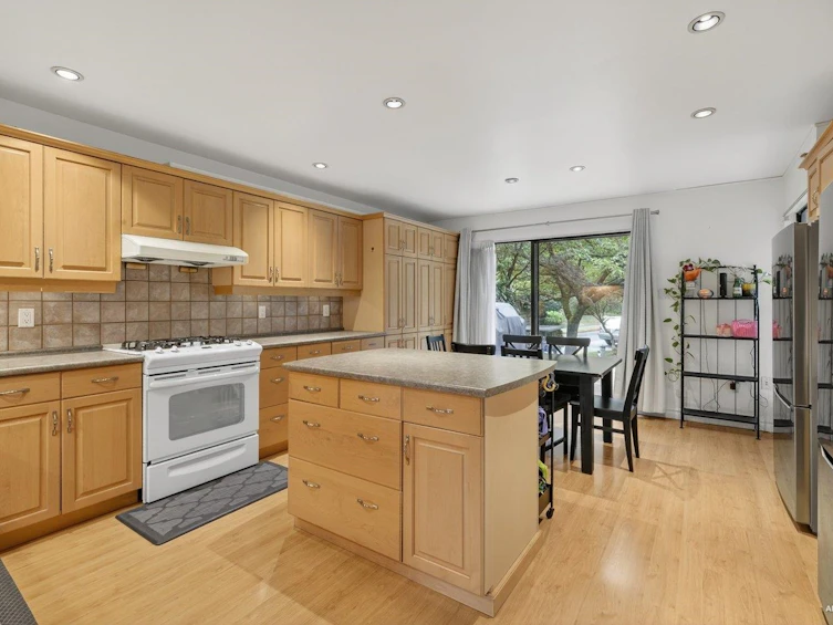 5805 Mayview Circle, Burnaby, BC, V5E 4B7 - 14
