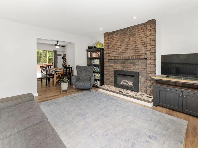1020 Fircrest Road, Gibsons, BC, V0N 1V4 - 4