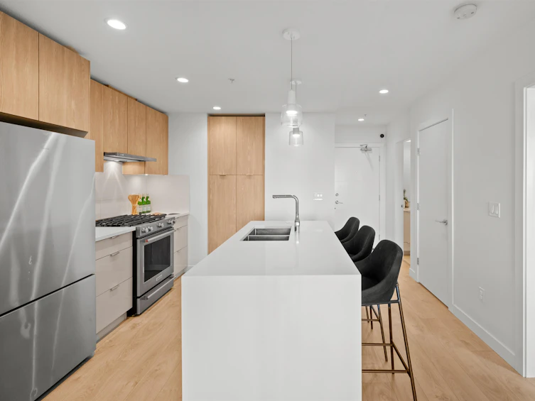 304-108 E 8th Street, North Vancouver, BC, V7L 0H1 - 12