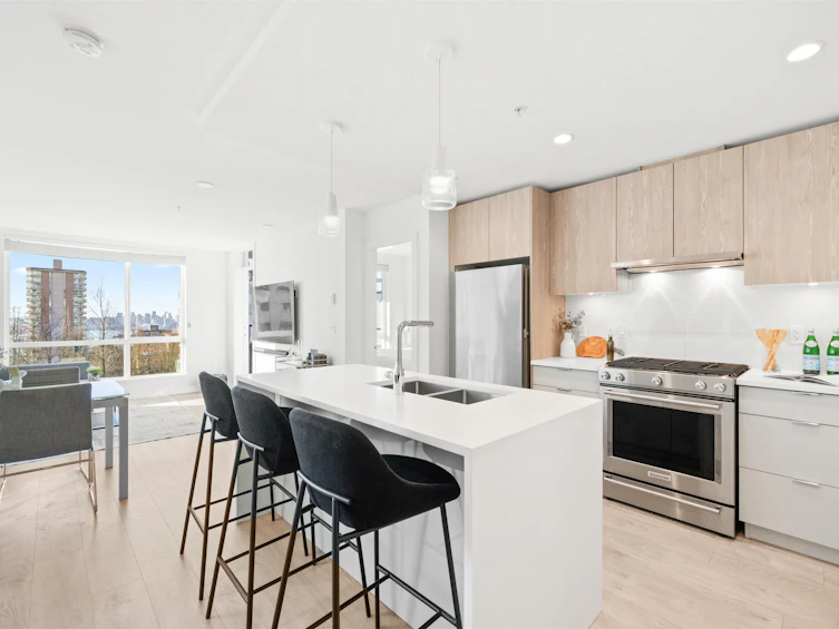 304-108 E 8th Street, North Vancouver, BC, V7L 0H1