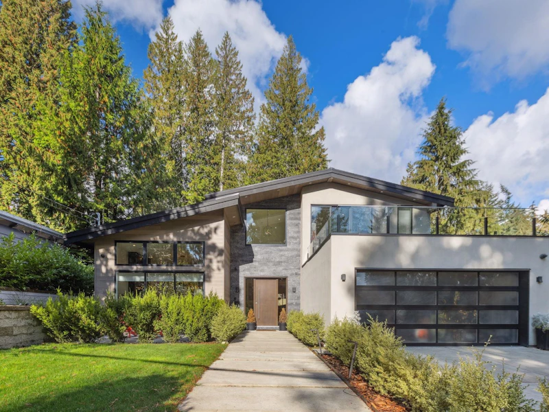 686 E Osborne Road, North Vancouver BC V7N 1M7