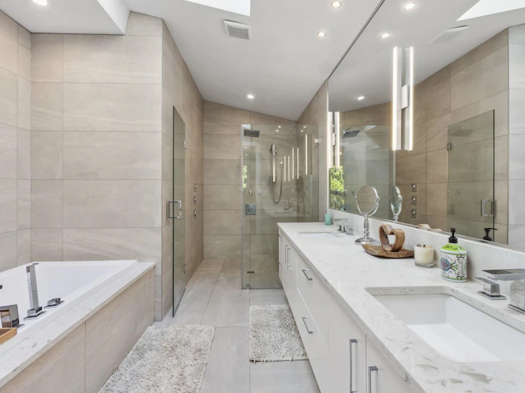 686 E Osborne Road, North Vancouver, BC, V7N 1M7 - 17
