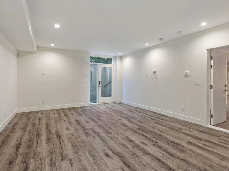 686 E Osborne Road, North Vancouver, BC, V7N 1M7 - 33