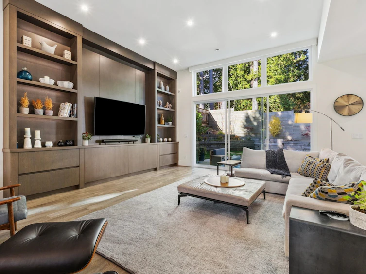 686 E Osborne Road, North Vancouver, BC, V7N 1M7 - 6