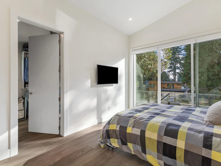 686 E Osborne Road, North Vancouver, BC, V7N 1M7 - 23