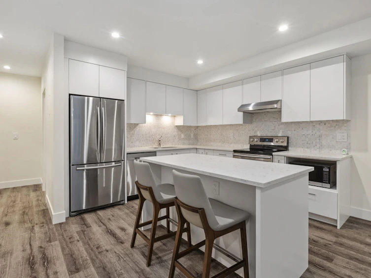 686 E Osborne Road, North Vancouver, BC, V7N 1M7 - 32