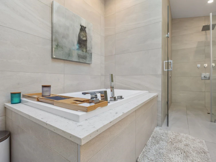 686 E Osborne Road, North Vancouver, BC, V7N 1M7 - 18