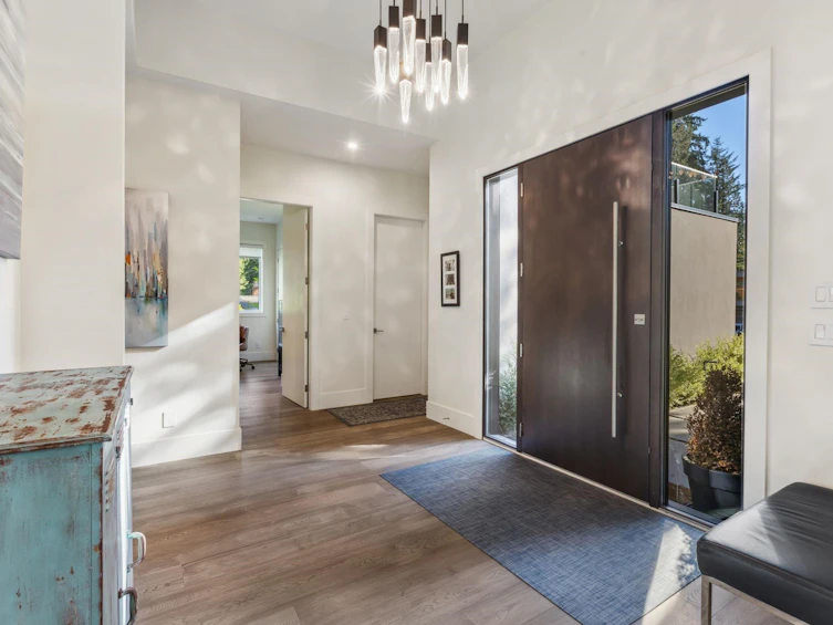 686 E Osborne Road, North Vancouver, BC, V7N 1M7 - 2